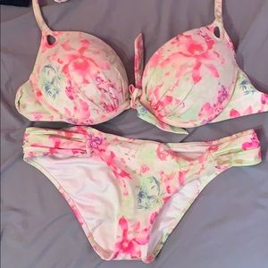 Victoria’s Secret bikini
